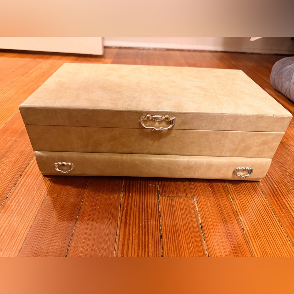 GUC, Buxton Tan Vintage 60s Jewelry Box